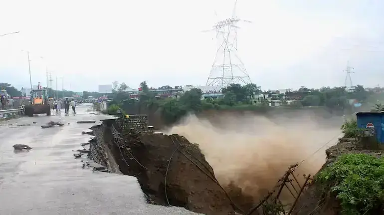 Dehradun sahastradhara cloudburst